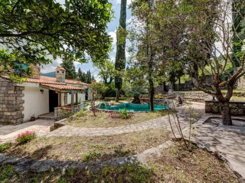 Izdavanje, kuća, 200m², Kotor, Crna Gora - image 2