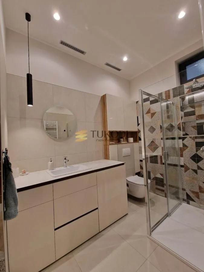 Prodaja, trosoban stan, 100m², Stari grad, Novi Sad