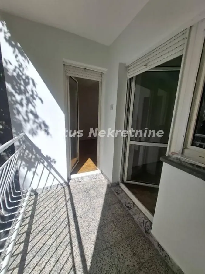 Izdavanje, dvosoban stan, 47m², Centar, Novi Sad