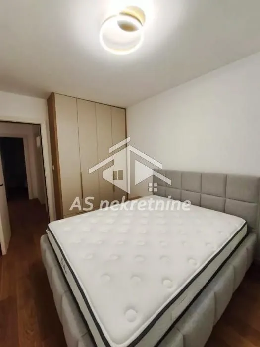 Izdavanje, trosoban stan, 65m², Južni Bulevar, Vračar Sve Podlokacije