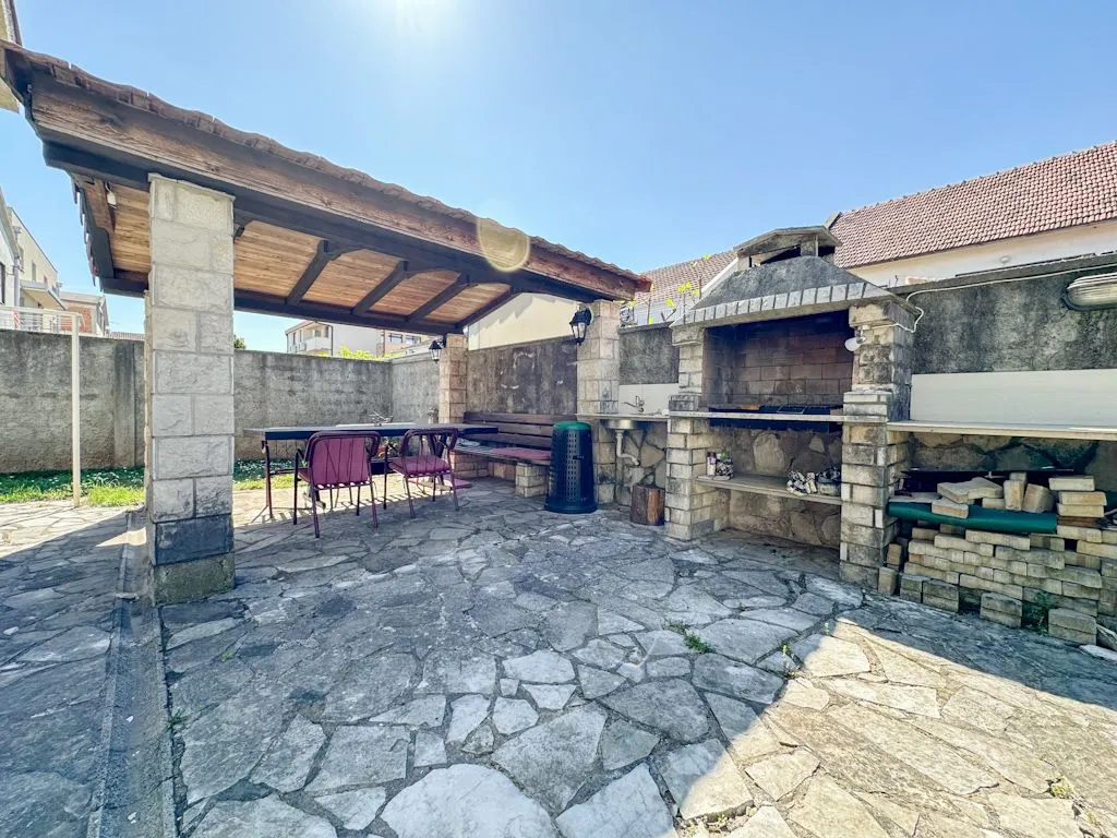 Rent, house, 210m², Stari Aerodrom, Podgorica