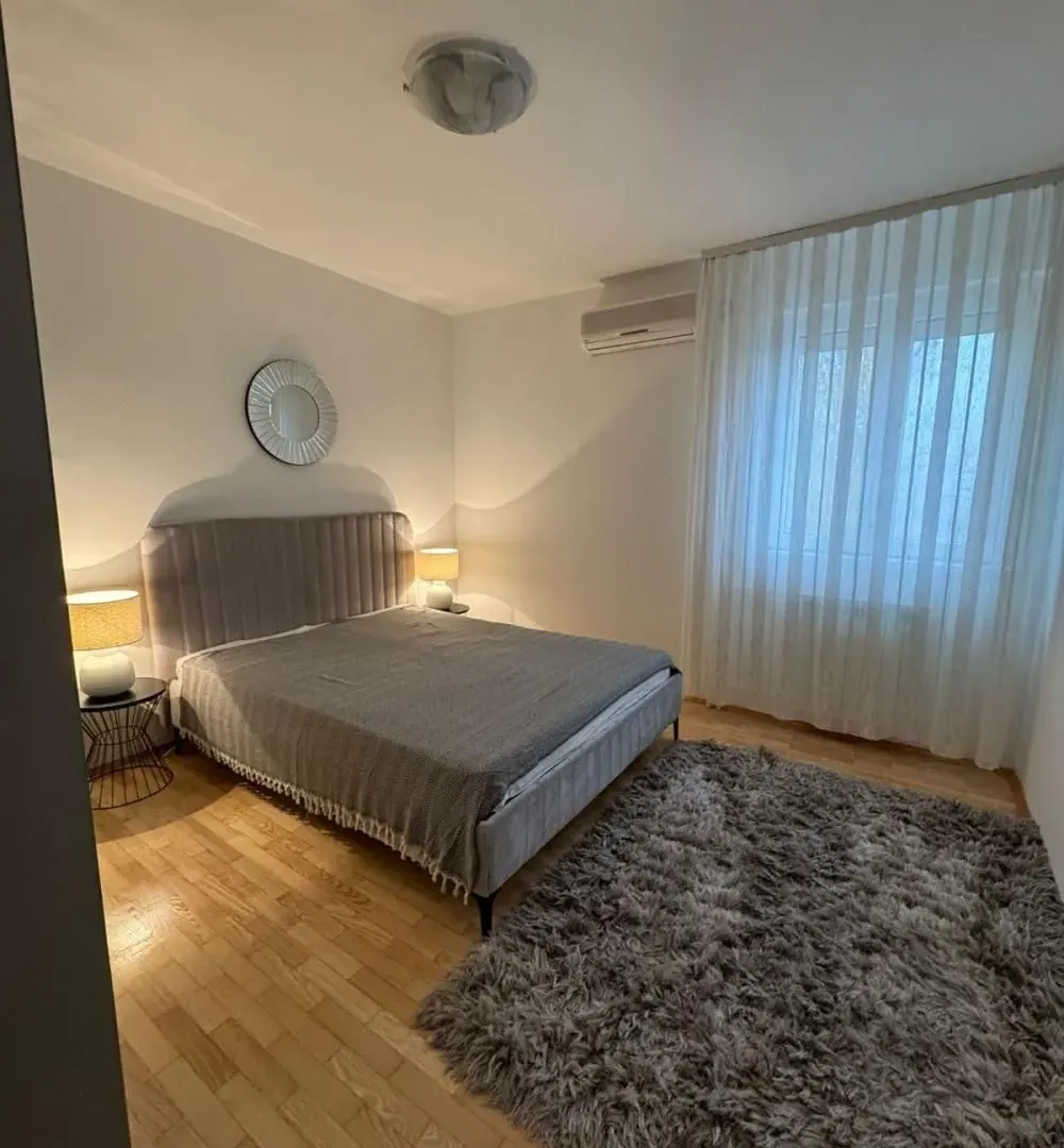 Rent, two bedroom apartment, 120m², Savski Venac, Beograd