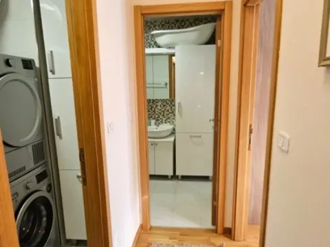 Izdavanje, dvosoban stan, 64m², City Kvart, Podgorica - image 12