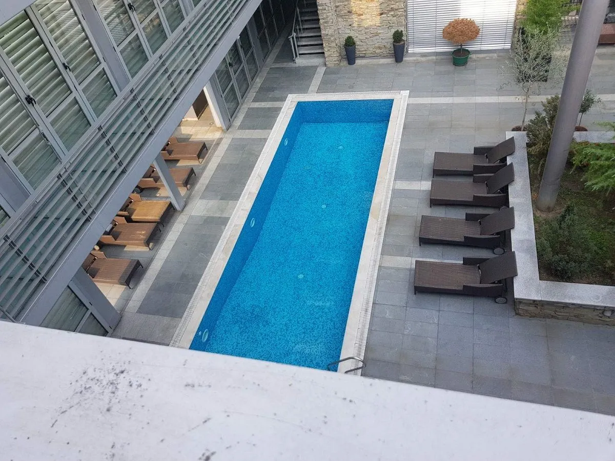 Izdavanje, jednosoban stan, 48m², Dedinje Sve Podlokacije, Beograd