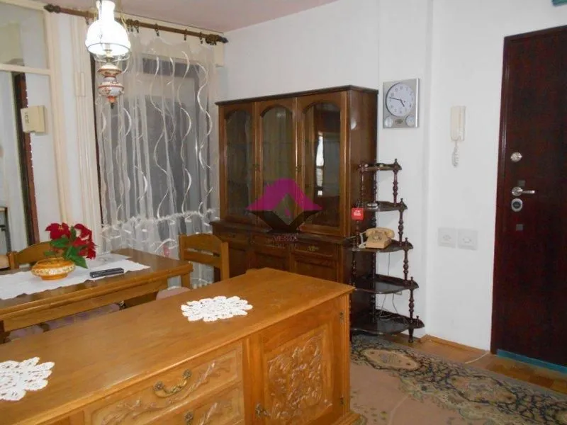 Izdavanje, trosoban stan, 75m², Cerak, Beograd