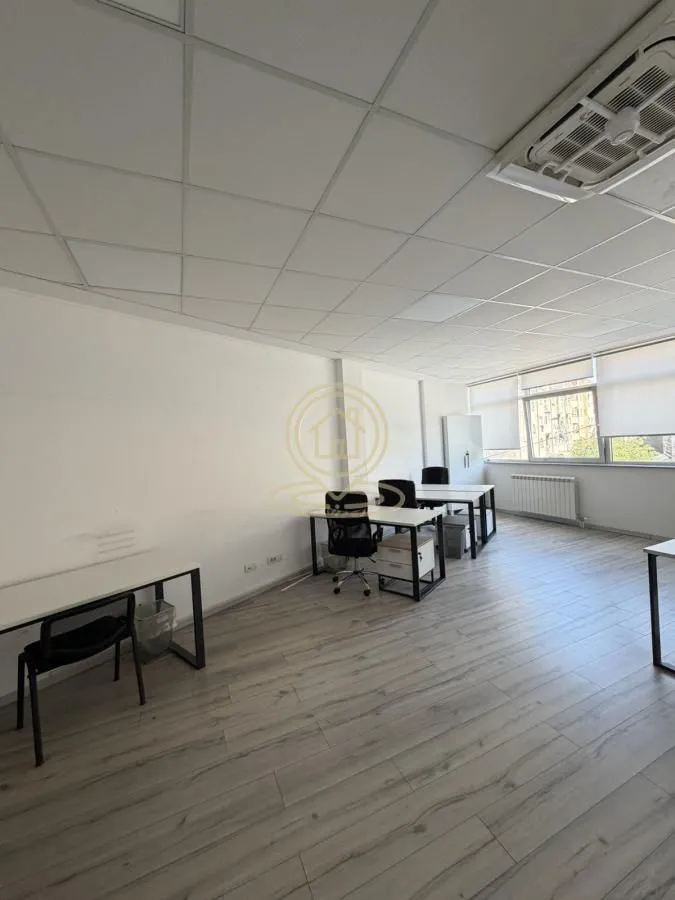 Rent, office space, 110m², Čukarica, Beograd