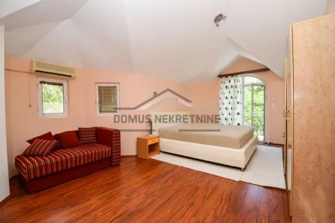 Izdavanje, kuća, 250m², Donja Gorica, Podgorica - image 15