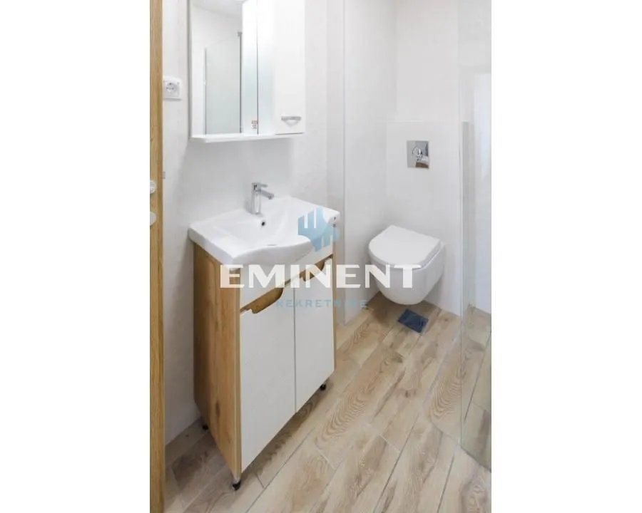 Izdavanje, dvosoban stan, 40m², Zemun Gornji Grad, Zemun Sve Podlokacije