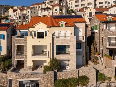 Prodaja, dvosoban stan, 108m², Kotor, Crna Gora - image 1