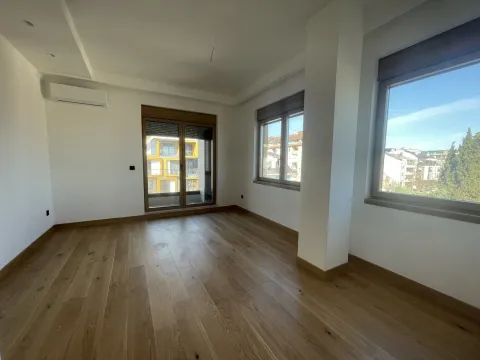 Sale, one bedroom apartment, 83m², Adamovićevo Naselje, Novi Sad Sve Podlokacije