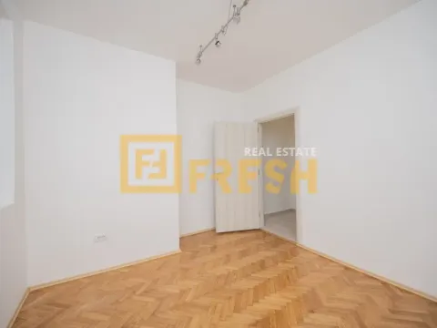 Izdavanje, poslovni prostor, 57m², Centar, Podgorica - image 10