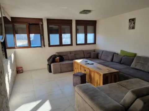 Prodaja, trosoban stan, 82m², Centar, Žabljak - image 1