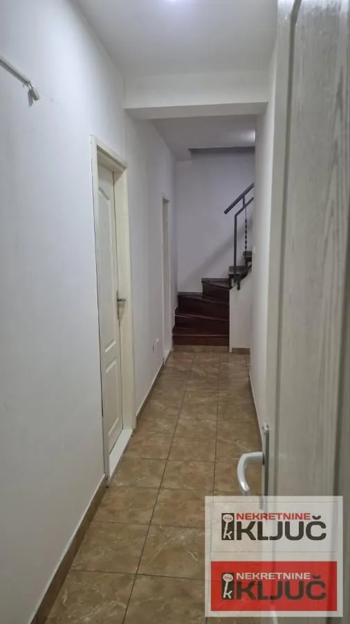 Prodaja, trosoban stan, 78m², Bulevar Oslobodjenja, Novi Sad Sve Podlokacije