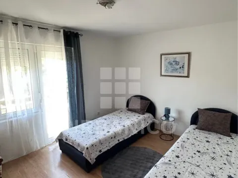 Izdavanje, dvosoban stan, 100m², Tološi, Podgorica - image 4