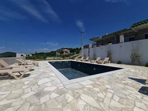 Izdavanje, kuća, 110m², Krimovica, Kotor - image 6