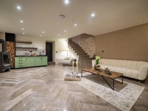 Rent, house, 85m², Nalježići, Kotor - image 4