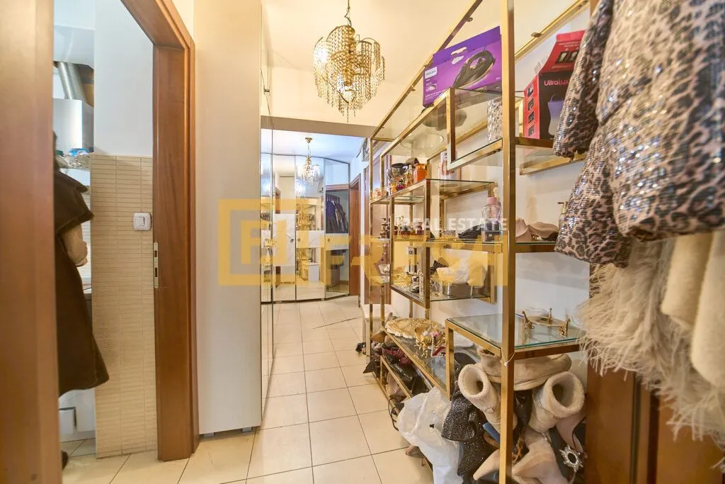 Prodaja, trosoban stan, 120m², Tološi, Podgorica