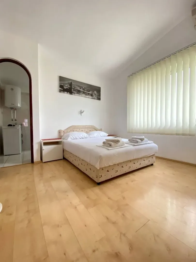 Izdavanje, dvosoban stan, 80m², Gospoština, Budva