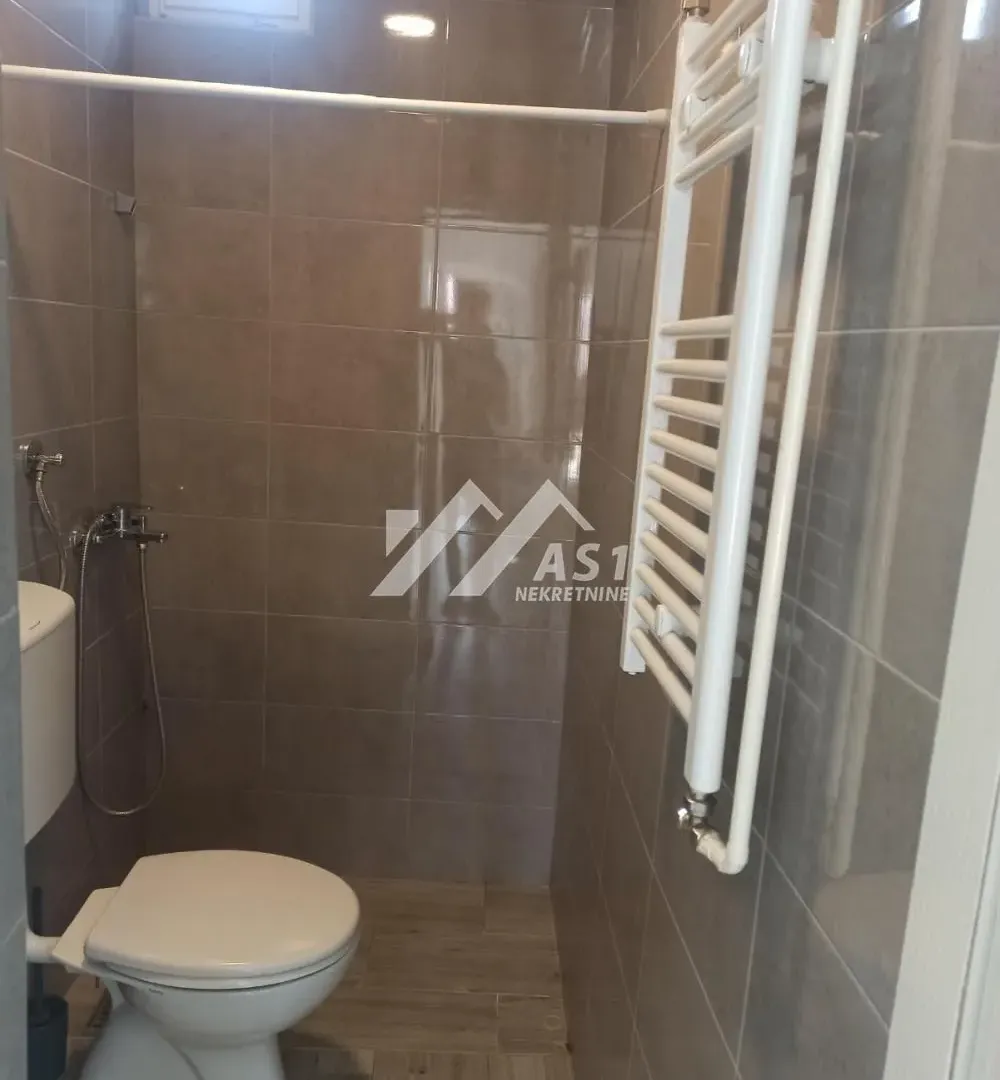 Izdavanje, trosoban stan, 70m², Salajka, Novi Sad Sve Podlokacije