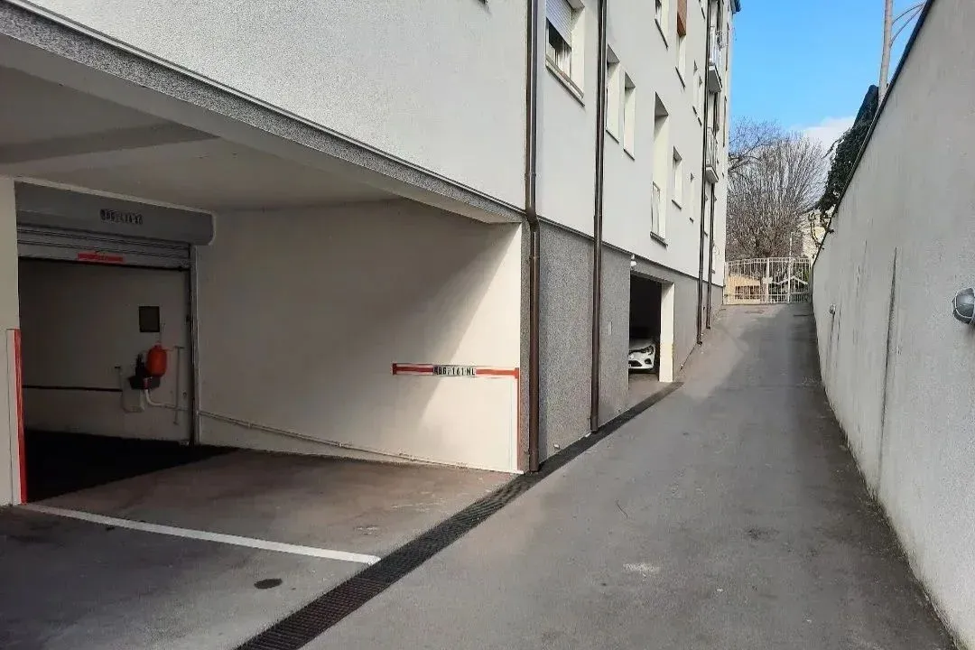 Sale, parking/garage, 24m², Zemun Cara Dušana, Zemun Sve Podlokacije
