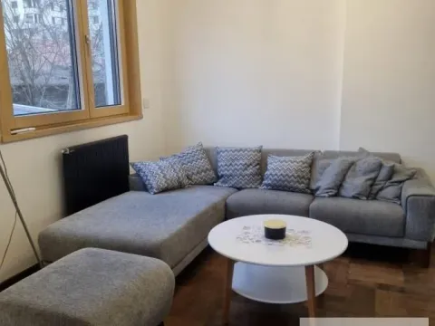 Izdavanje, trosoban stan, 55m², Šumice, Beograd - image 1