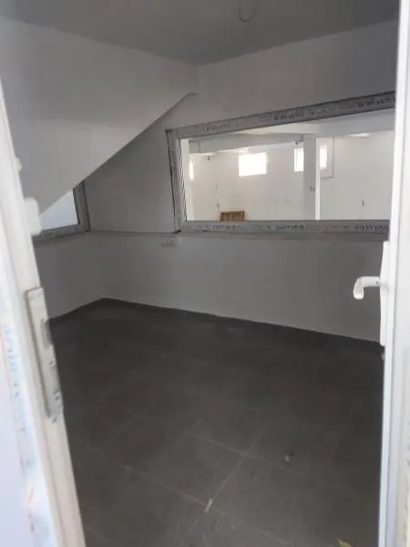Rent, office space, 1500m², Batajnica, Beograd