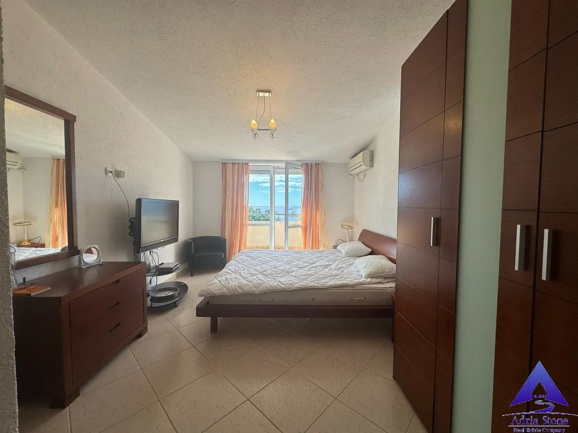 Prodaja, četvorosoban stan, 176m², Petrovac, Budva