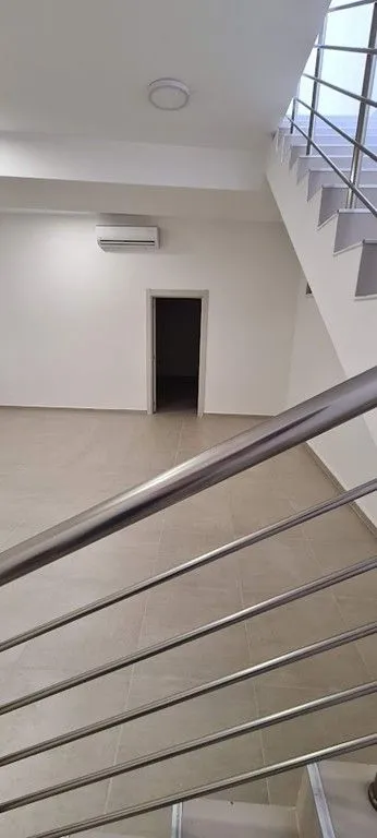 Rent, office space, 120m², Blok 6, Podgorica