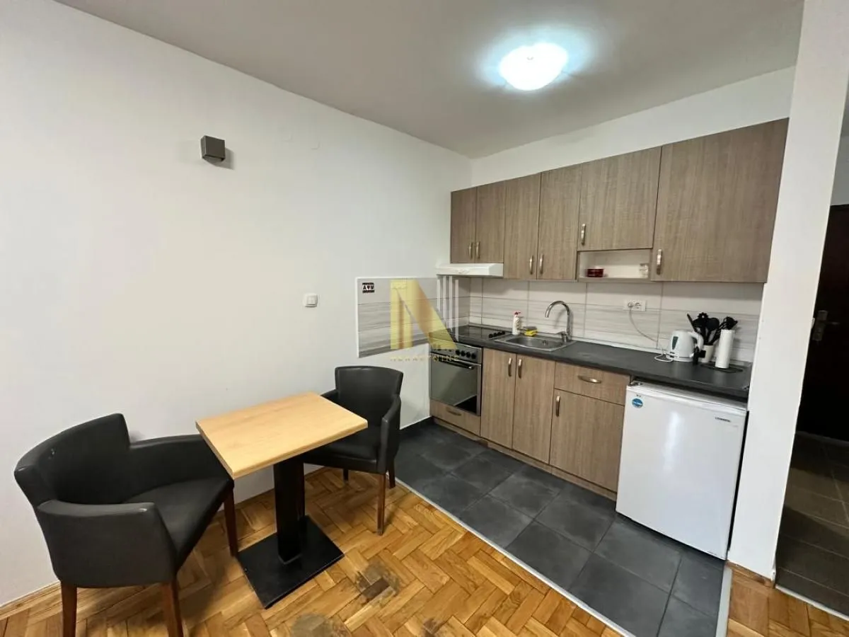 Izdavanje, garsonjera, 25m², Socijalno, Novi Sad Sve Podlokacije