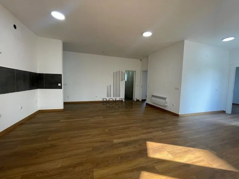 Prodaja, četvorosoban stan, 195m², Centar, Požarevac