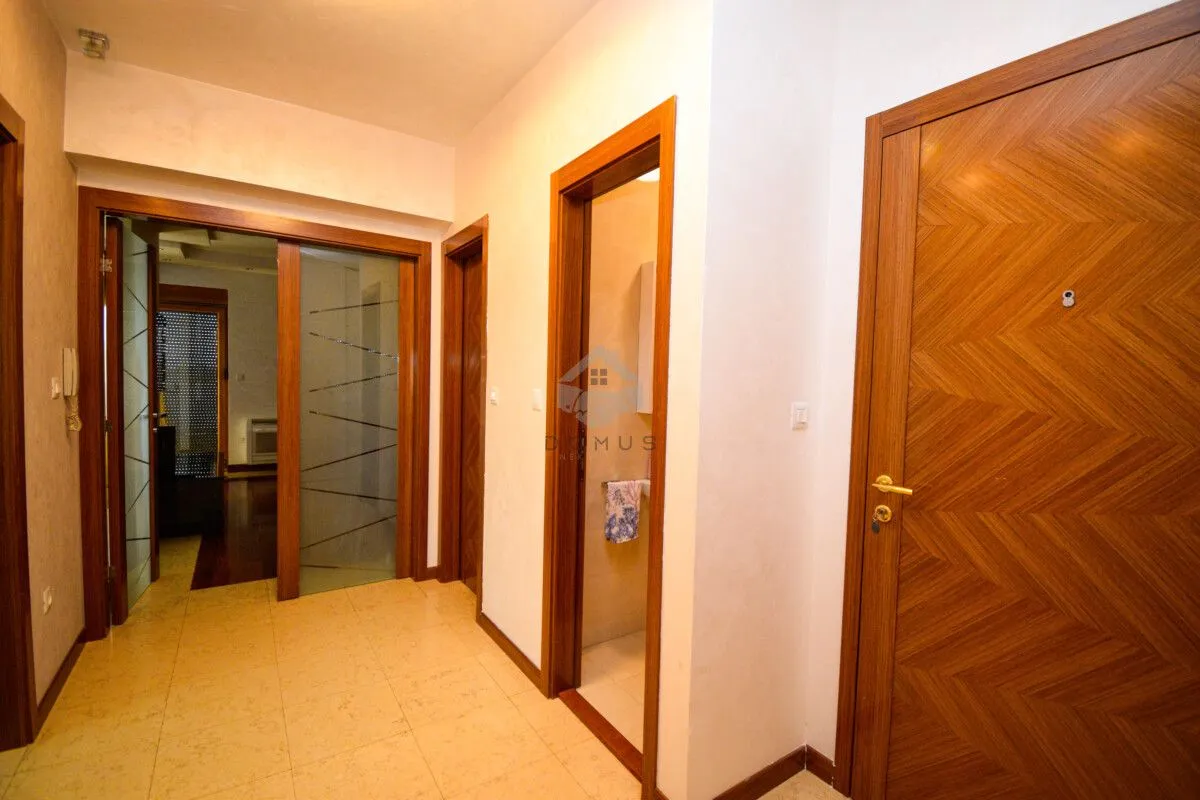 Rent, four bedroom apartment, 130m², Centar, Podgorica