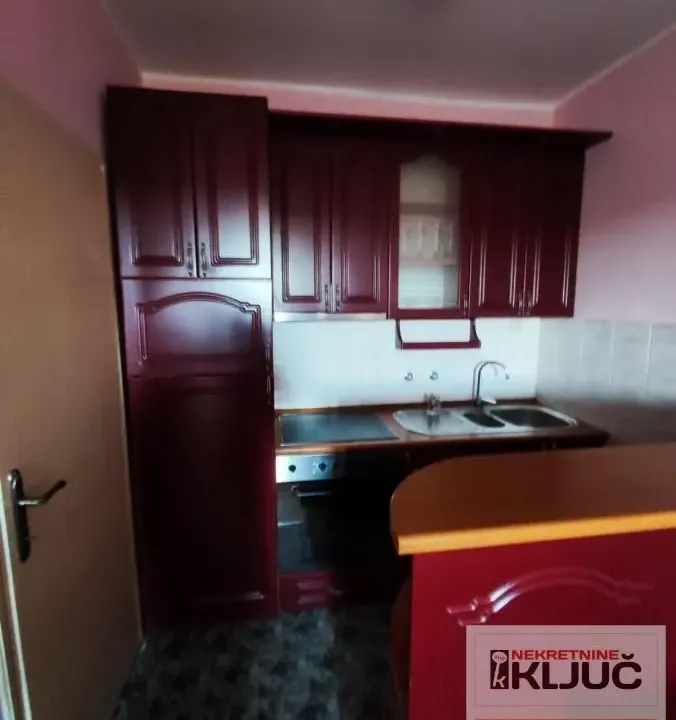 Izdavanje, dvosoban stan, 50m², Sajmište, Novi Sad