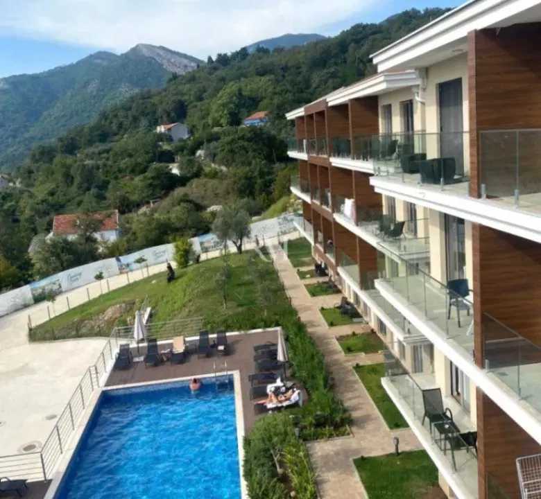 Izdavanje, garsonjera, 35m², Tivat, Crna Gora