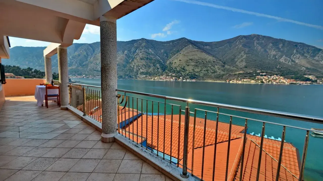 Izdavanje, stan, 116m², Kotor, Crna Gora