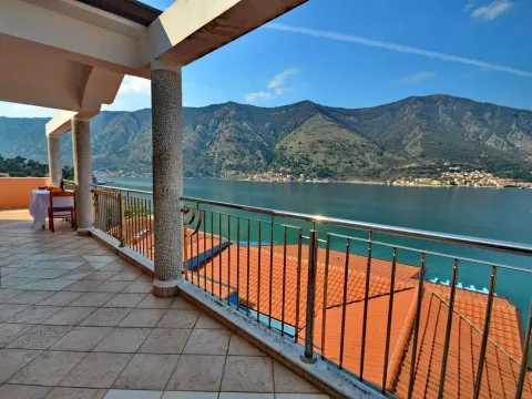 Izdavanje, stan, 116m², Kotor, Crna Gora