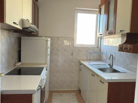 Izdavanje, trosoban stan, 70m², Centar, Bar - image 4