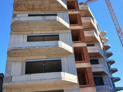 Prodaja, jednosoban stan, 51m², Centar, Bar - image 4