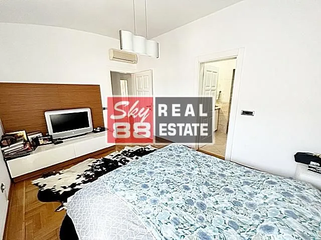Prodaja, četvorosoban stan, 182m², Kalenić Pijaca, Vračar Sve Podlokacije