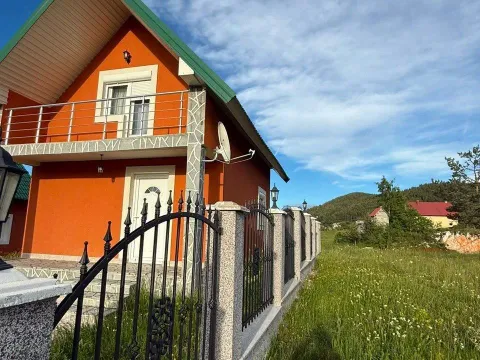 Prodaja, kuća, 120m², Tepačko polje, Žabljak - image 2
