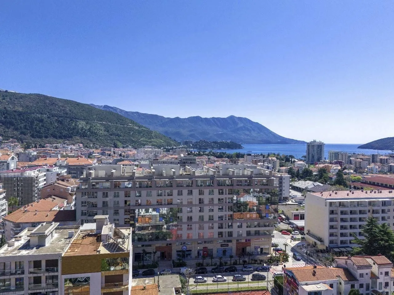 Prodaja, dvosoban stan, 82m², Zaobilaznica, Budva