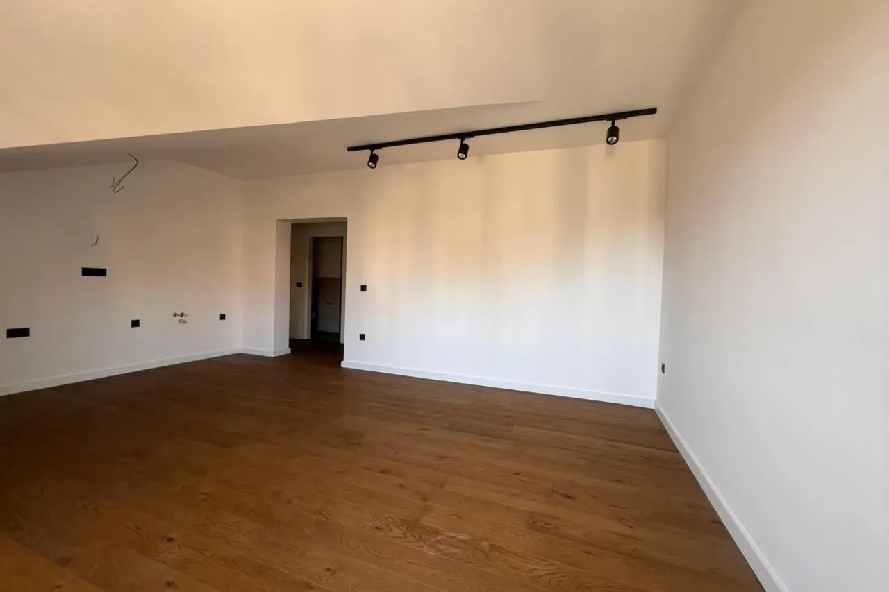 Prodaja, dvosoban stan, 65m², Centar, Tivat