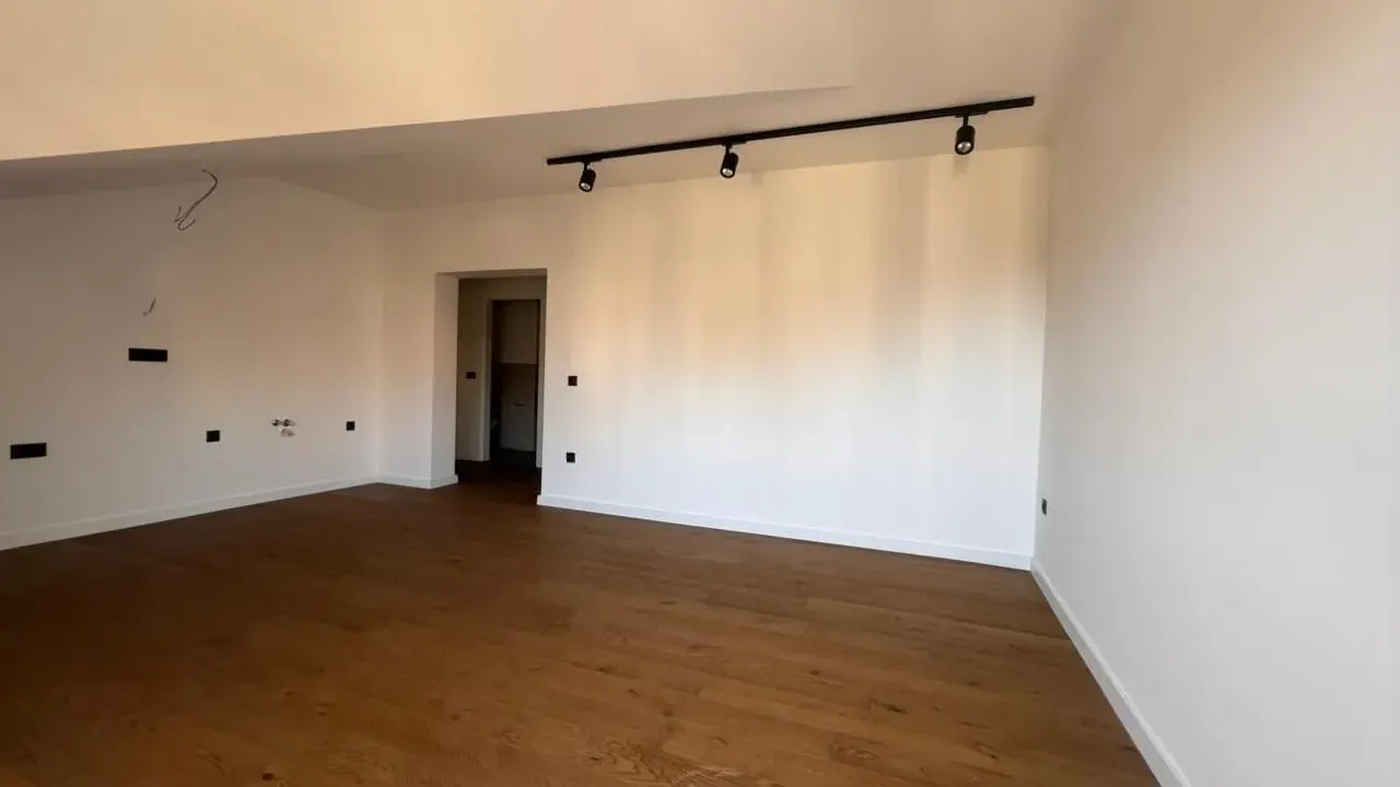 Prodaja, dvosoban stan, 65m², Centar, Tivat