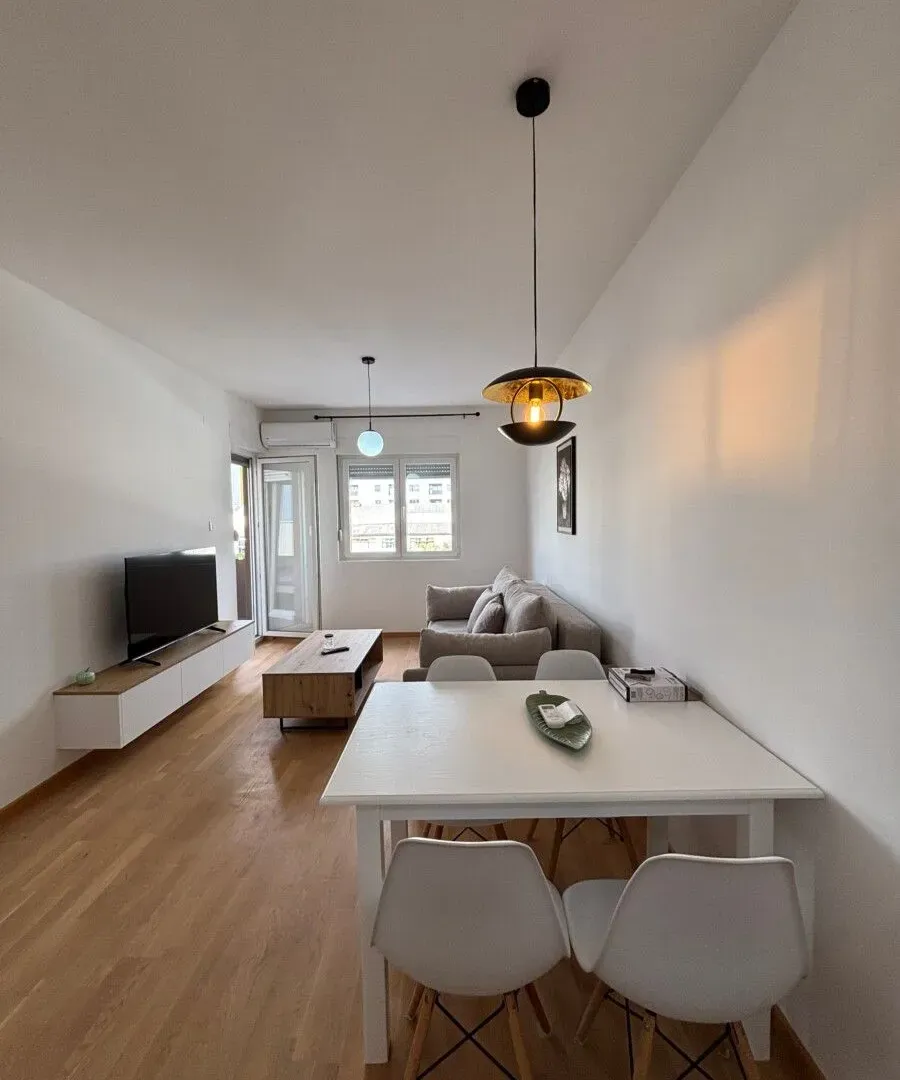 Izdavanje, jednosoban stan, 45m², Pobrežje, Podgorica