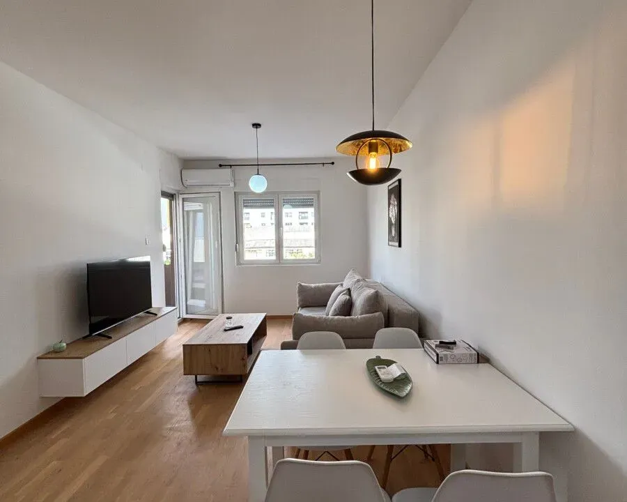 Izdavanje, jednosoban stan, 45m², Pobrežje, Podgorica