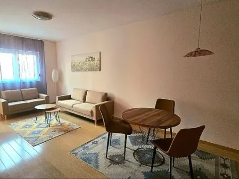 Izdavanje, jednosoban stan, 47m², City Kvart, Podgorica