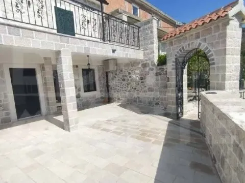 Izdavanje, dvosoban stan, 80m², Tivat, Crna Gora - image 10