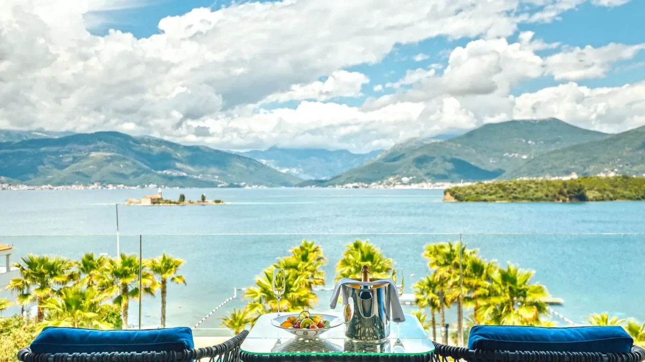 Sale, two bedroom apartment, 195m², Tivat, Crna Gora