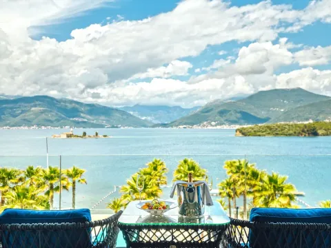 Sale, two bedroom apartment, 195m², Tivat, Crna Gora - image 1