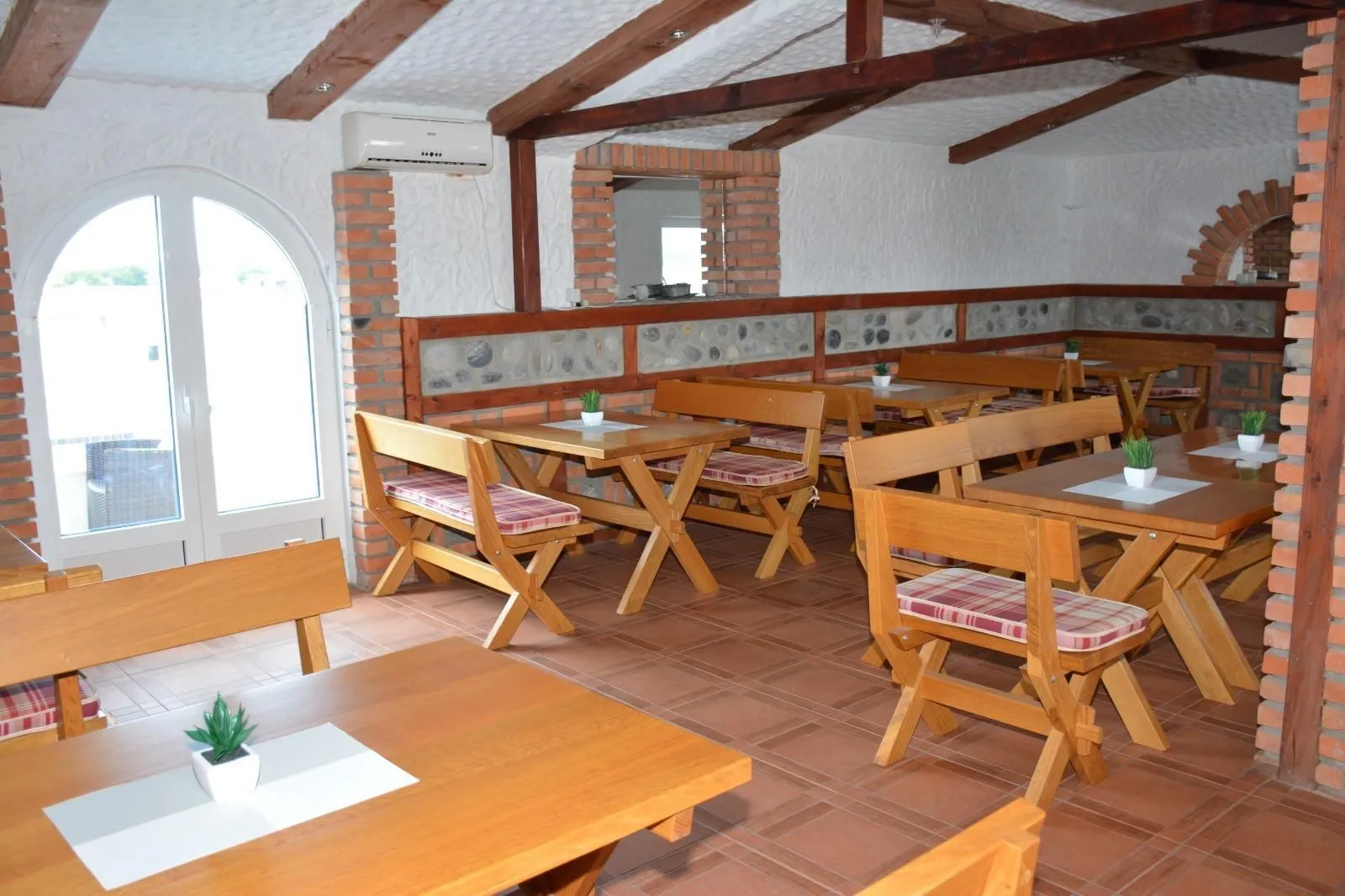 Prodaja, ugostiteljski objekat, 1200m², Ulcinj, Crna Gora