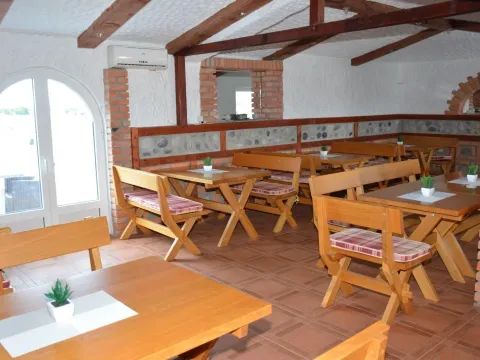 Prodaja, ugostiteljski objekat, 1200m², Ulcinj, Crna Gora - image 2